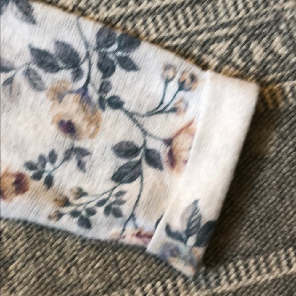 Tops - Picture 4 of 8